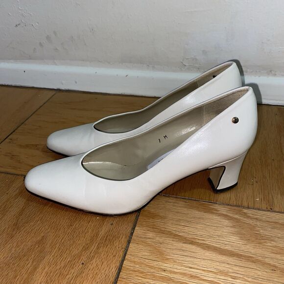 Etienne Aigner White Taylor Point Toe Block Heels Genuine Leather Size 7 M - Picture 3 of 9